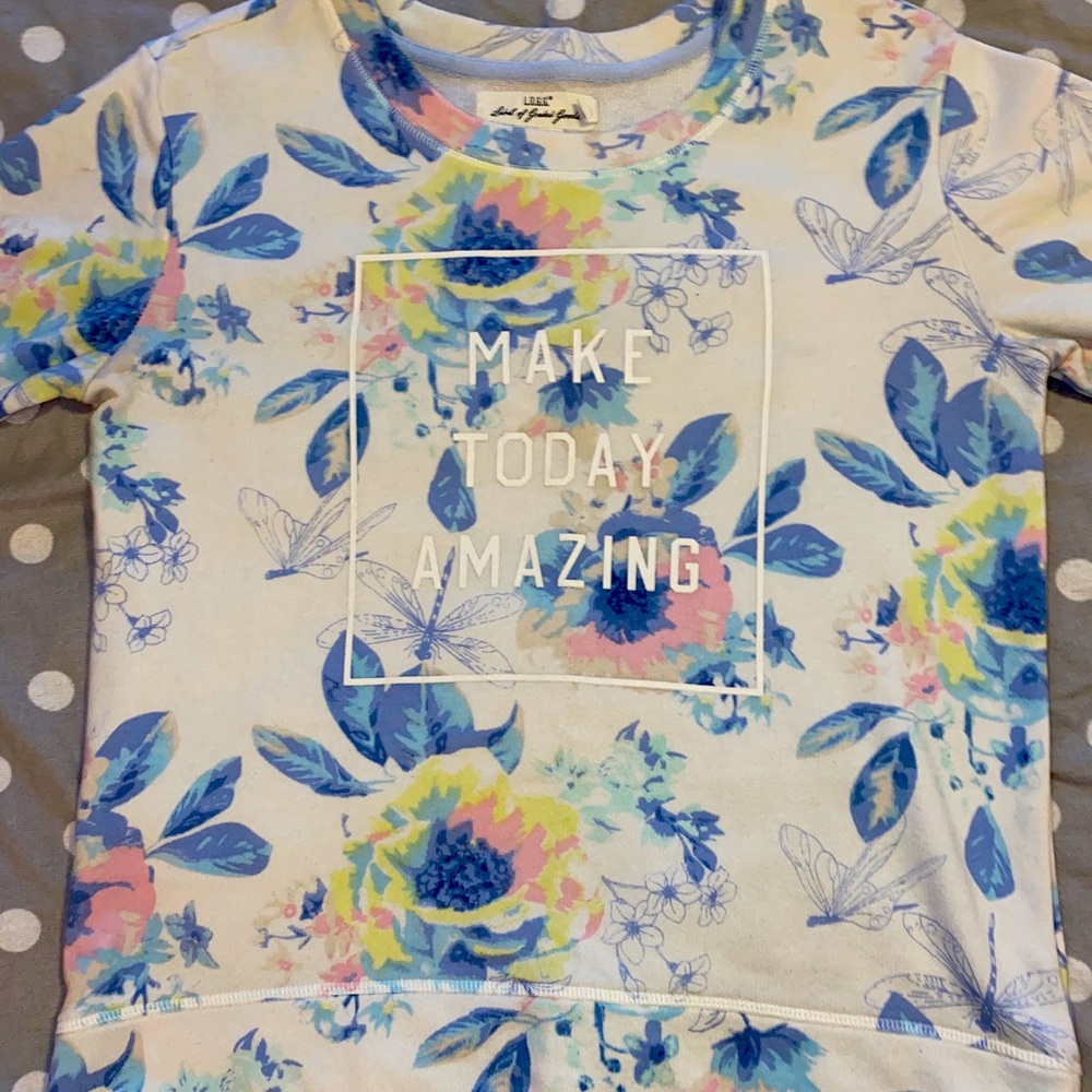 pullover sweatshirt